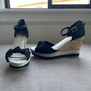 OLD NAVY BLACK GREY CORK WEDGE PLATFORM SANDALS ANKLE BUCKLE FAUX SUEDE